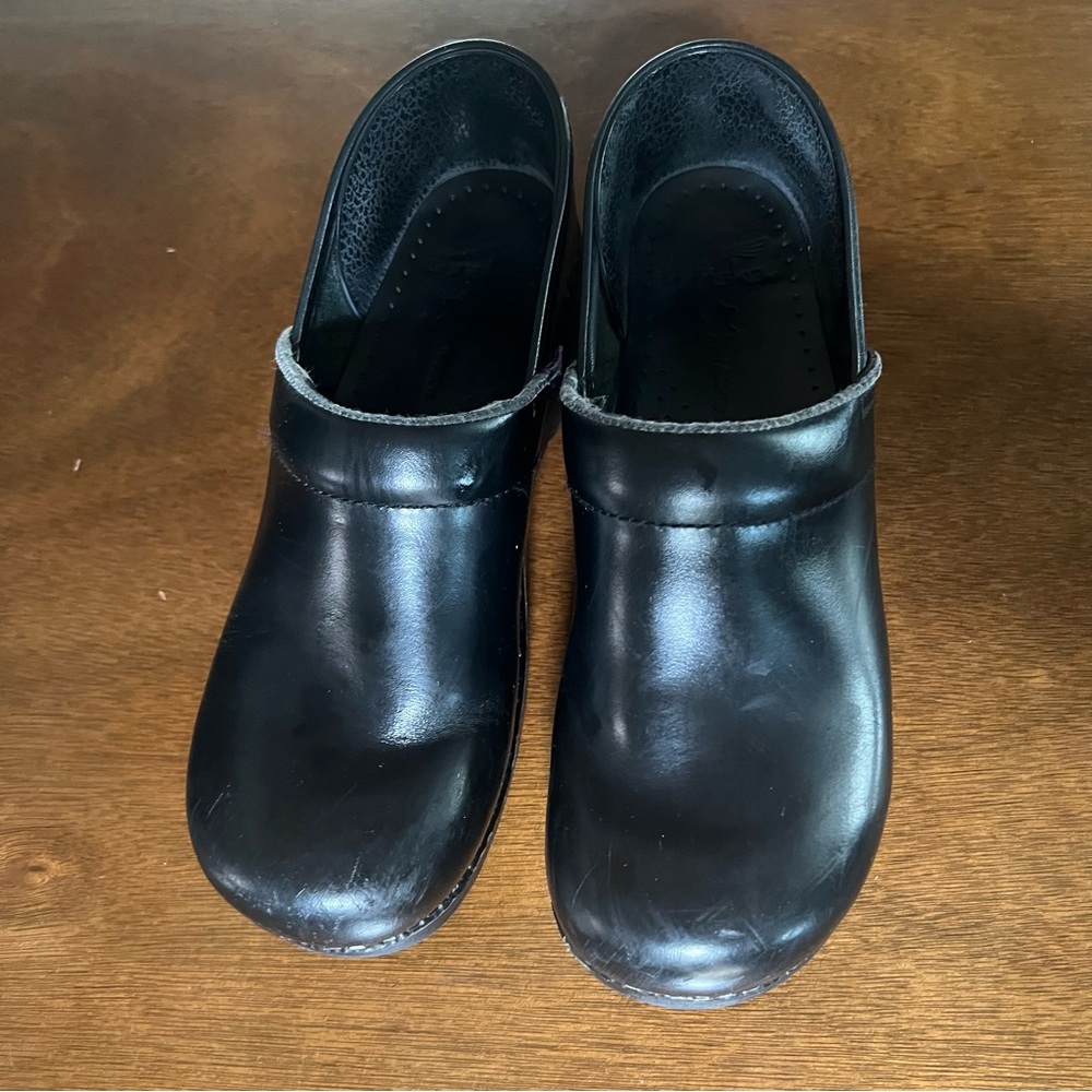Dansko Men’s Professional Solid Black Clogs Narro… - image 4